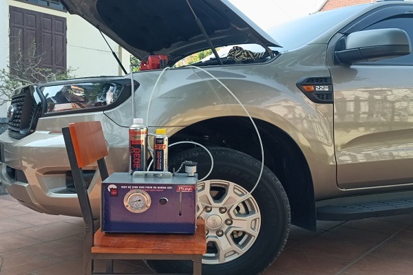 ve-sinh-kim-phun-buong-dot-ford-ranger