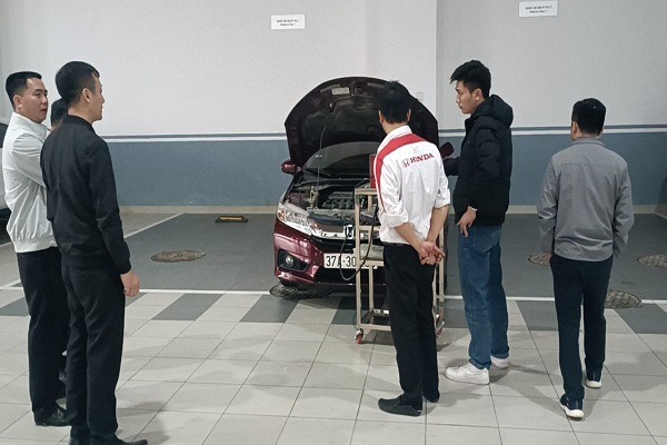 ve-sinh-kim-phun-buong-dot-wepp-hang-honda